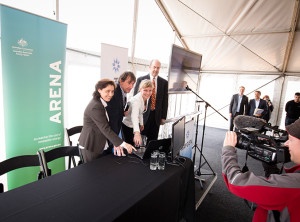 Lily D’Ambrosio, Victorian Minister for Energy and Resources; Dr John Lasich, CTO RayGen; Andrea Gaffney, Manager Strategic Communication, ARENA; and Bob Cart, CEO RayGen, officially switch on the plant at Newbridge